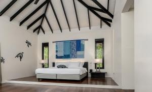 Noku Maldives, Vignette Collection客房内的一张或多张床位