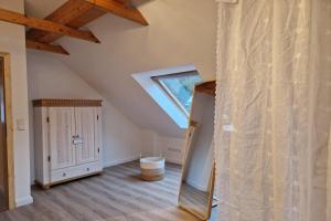 a attic room with a skylight and a mirror at Ferienhaus LandMeer in Gödenstorf