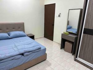 A bed or beds in a room at Homestay Bukit Tinggi Klang