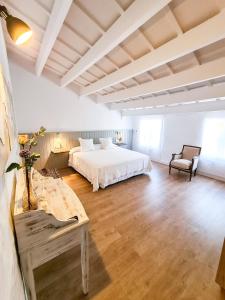 a large bedroom with a bed and a table at Agroturismo Santa Mariana in Alaior