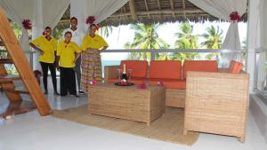 Členové personálu v ubytování MANOLO Beach Resort