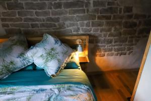 Postel nebo postele na pokoji v ubytování L'Hôtel Enfoncé, chambres d'hôtes