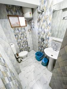a bathroom with a toilet and a sink at HOTEL TOWN PALACE SRINAGAR in Srinagar
