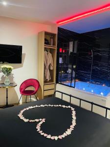 a room with a bed with a heart on it at Relax Room proche PARIS Porte de Versailles in Malakoff