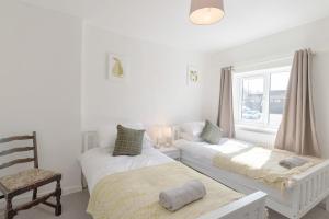 A bed or beds in a room at Bakers House - 4 Bedrooms - Parking for 3 cars - Dogs welcome
