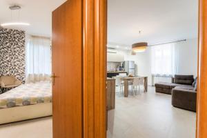 a bedroom and living room with a bed and a kitchen at FL Apartments Il piccolo borgo di Trastevere in Rome