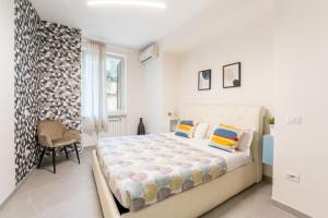 a bedroom with a large bed and a chair at FL Apartments Il piccolo borgo di Trastevere in Rome