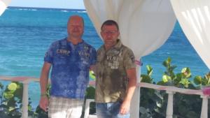 two men are standing in front of the ocean at Landhaus Sorbitzgrund in Rohrbach