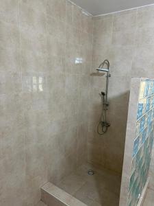 a bathroom with a shower with a tiled shower at La cave aux variétés in Nouakchott