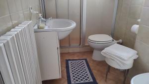 A bathroom at La Casetta nelle Dolomiti