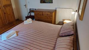 A bed or beds in a room at La Casetta nelle Dolomiti