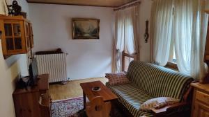 A seating area at La Casetta nelle Dolomiti