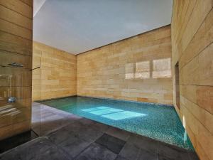 Bassein majutusasutuses Monot Suites või selle lähedal