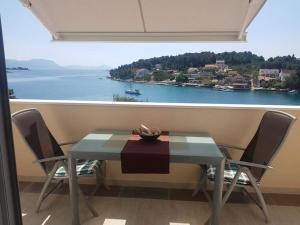 Imagen de la galería de LOFT direkt am Meer mit grosser Terrasse, en Lumbarda