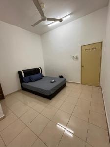 Кровать или кровати в номере Zara Homestay