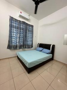 Кровать или кровати в номере Zara Homestay