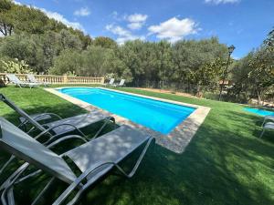 Basen w obiekcie Finca Son Sureda Agroturismo lub w pobliżu