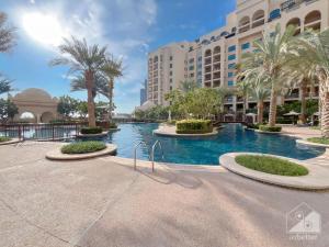 The swimming pool at or close to Fairmont Luxury Penthouse Private gym & pool