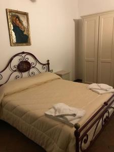 Villa Panconesi tesisinde bir odada yatak veya yataklar