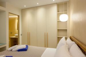Ένα ή περισσότερα κρεβάτια σε δωμάτιο στο Onira Luxury Apartment +46 φωτογραφίες
