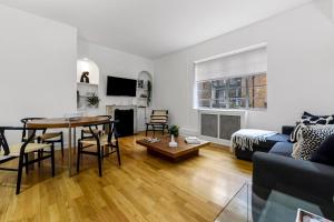 a living room with a table and a couch at 2 Bedroom Apartment- Mayfair (1) in London