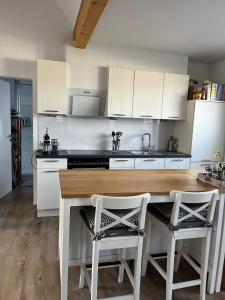 Köök või kööginurk majutusasutuses Möbelierte 2 Zimmer Wohnung