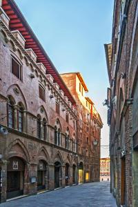 an alley between two large brick buildings at Casa Ciseri in Siena
