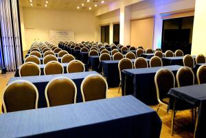 Esplendor by Wyndham Asuncion tesisinde bir iş alanı ve/veya konferans odası