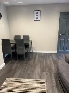 Afbeelding uit fotogalerij van Modern ground floor apartment Close to A45 A46 M1 M6 M69 in Tollbar End +11 foto's