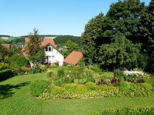 O grădină în afara Haus mit Aussicht