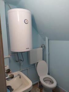 A bathroom at Kuca - STUDIO