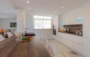 Kuchyňa alebo kuchynka v ubytovaní Modern Apartment City Centre Marbella