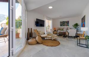Televízia a/alebo spoločenská miestnosť v ubytovaní Modern Apartment City Centre Marbella