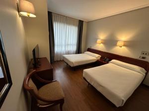 Кровать или кровати в номере Hotel Compostela Vigo