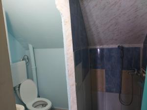 A bathroom at Kuca - STUDIO