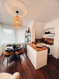 a kitchen and living room with a table and chairs at Studio Bella in De Panne