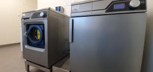 a washing machine next to a dryer in a room at Umfors Camping in Umasjö