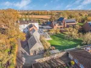 een luchtfoto van een huis bij Little Laxford in Fazeley