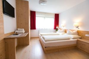 Cama o camas de una habitación en Appartamenti Genziana