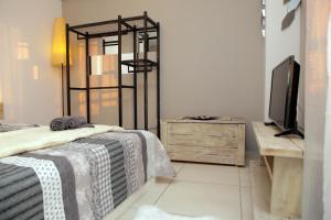 A bed or beds in a room at Marina Sunny Studio
