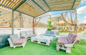 a patio with a table and chairs and an umbrella at Nice Home In Valldemar With Wifi in Gornal +23 photos