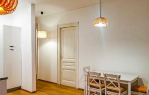 Foto Rijekas asuva majutusasutuse 4 Bedroom Awesome Apartment In Rijeka galeriist