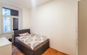 Voodi või voodid majutusasutuse 4 Bedroom Awesome Apartment In Rijeka toas
