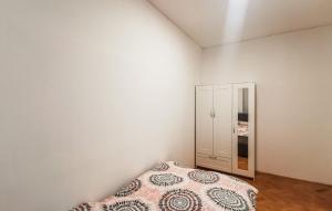 Voodi või voodid majutusasutuse 4 Bedroom Awesome Apartment In Rijeka toas