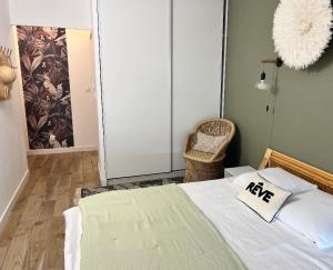 a bedroom with a bed with a pillow on it at Face à l'Arbre Blanc, Neuf Clim Parking in Montpellier