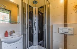 Kúpeľňa v ubytovaní Holiday Home Labin 43 With Outdoor Swimmingpool