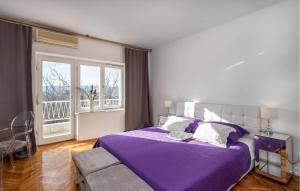 Posteľ alebo postele v izbe v ubytovaní 2 Bedroom Nice Home In Novi Vinodolski