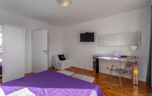 Posteľ alebo postele v izbe v ubytovaní 2 Bedroom Nice Home In Novi Vinodolski