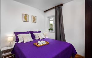 Posteľ alebo postele v izbe v ubytovaní 2 Bedroom Nice Home In Novi Vinodolski