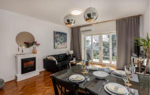 Posedenie v ubytovaní 2 Bedroom Nice Home In Novi Vinodolski
